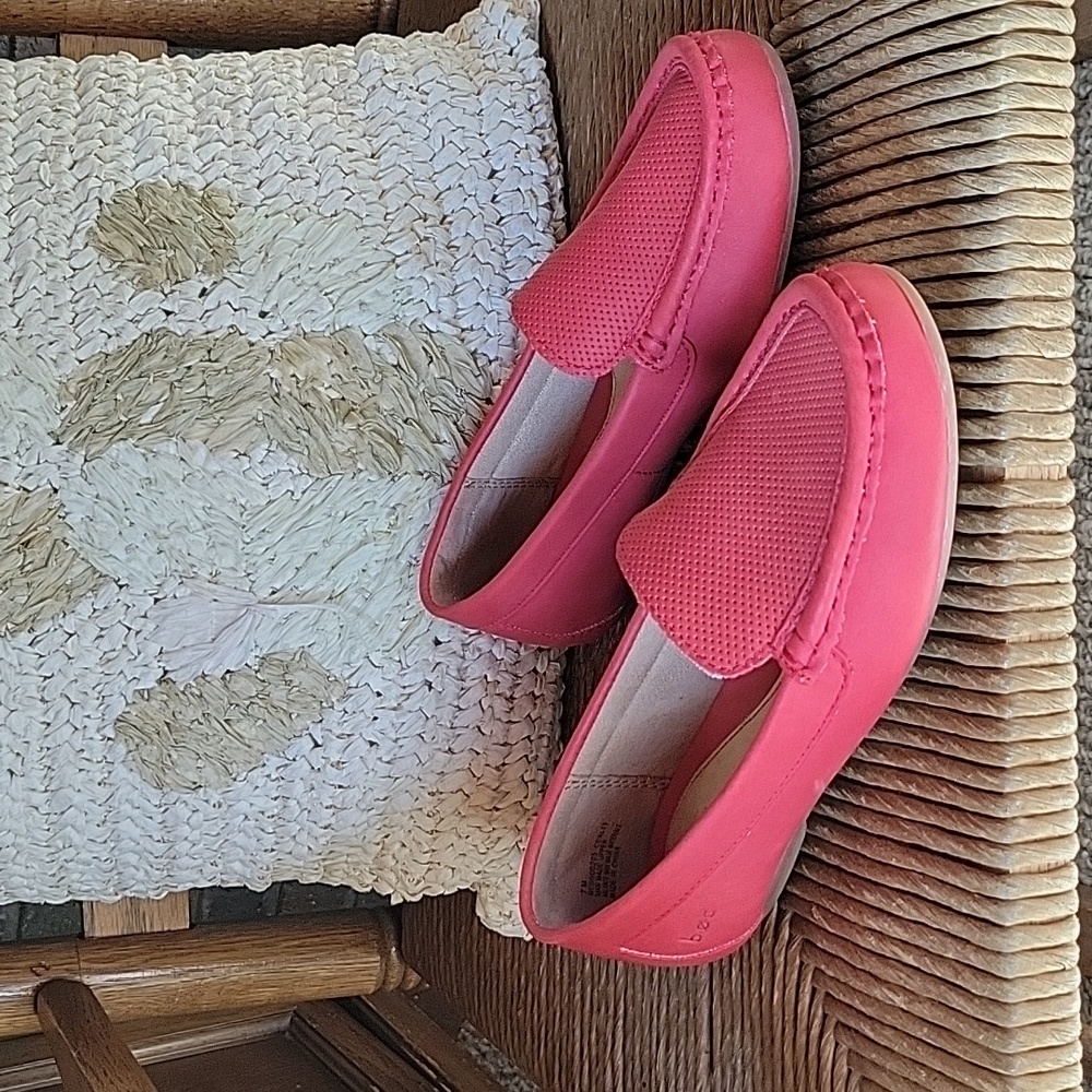 b.o.c. red, slip on loafers/moccasins, size 7M